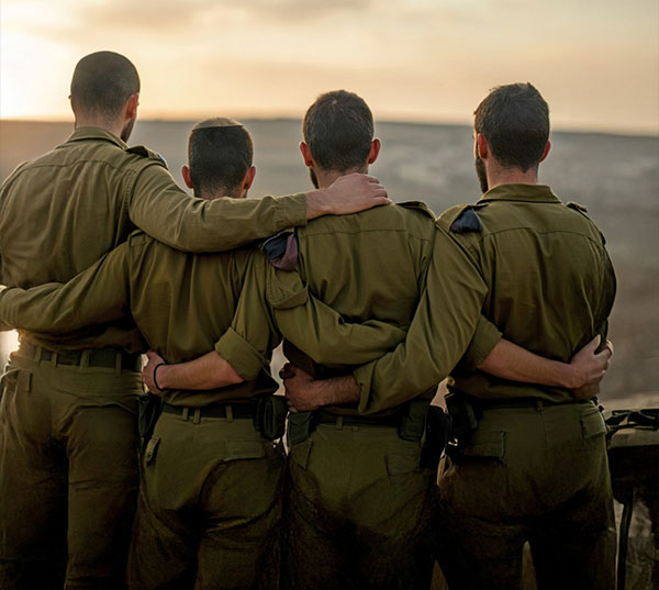 מתייצבים אל הדגל
